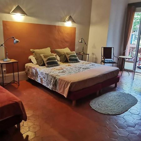 Le Mimosa Bed and Breakfast Saint-Saturnin-de-Lucian Exteriör bild