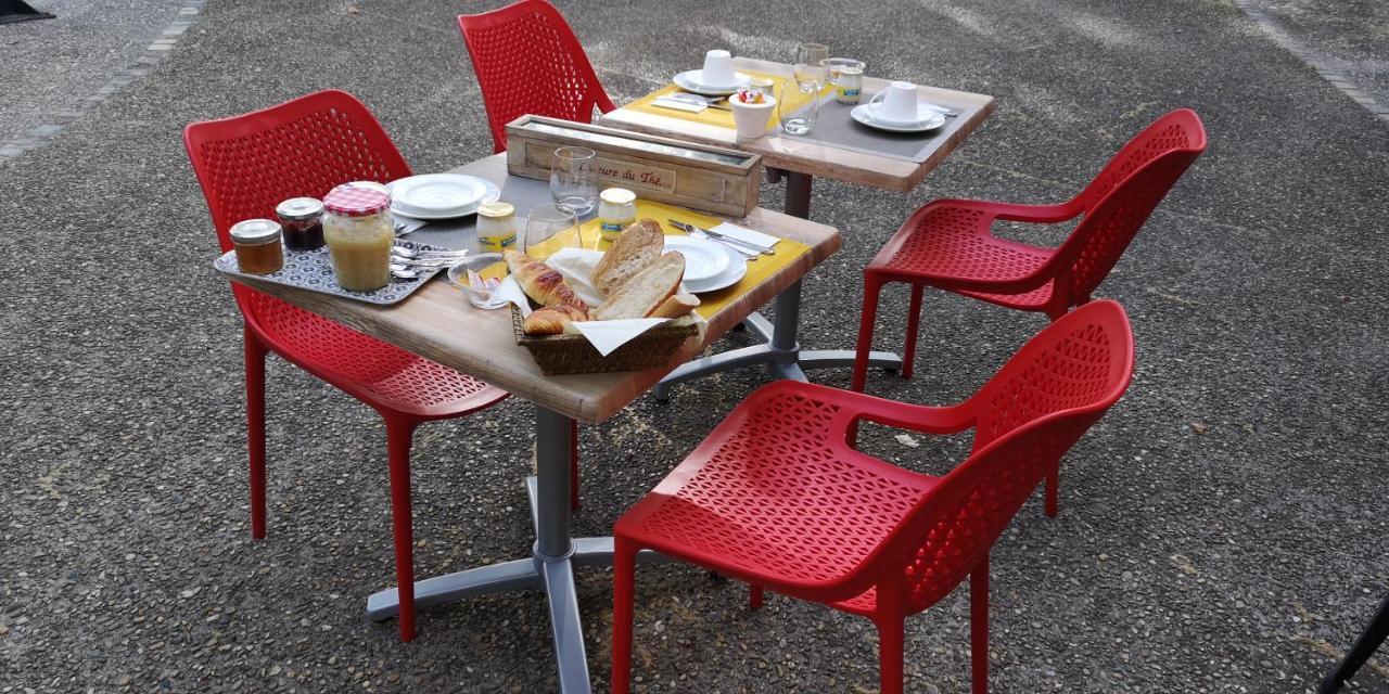 Le Mimosa Bed and Breakfast Saint-Saturnin-de-Lucian Exteriör bild